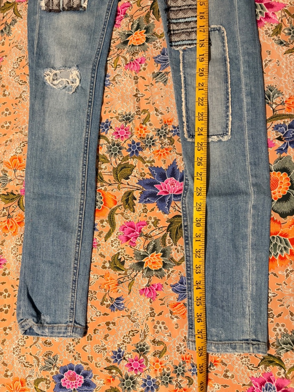 Free People patched distressed jeans size 24 - Picture 8 of 8